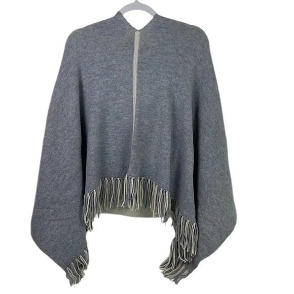 Claudia Nichole Women’s OS SuperWash Merino Wool Blend Two Color Tone Poncho - Picture 2 of 8